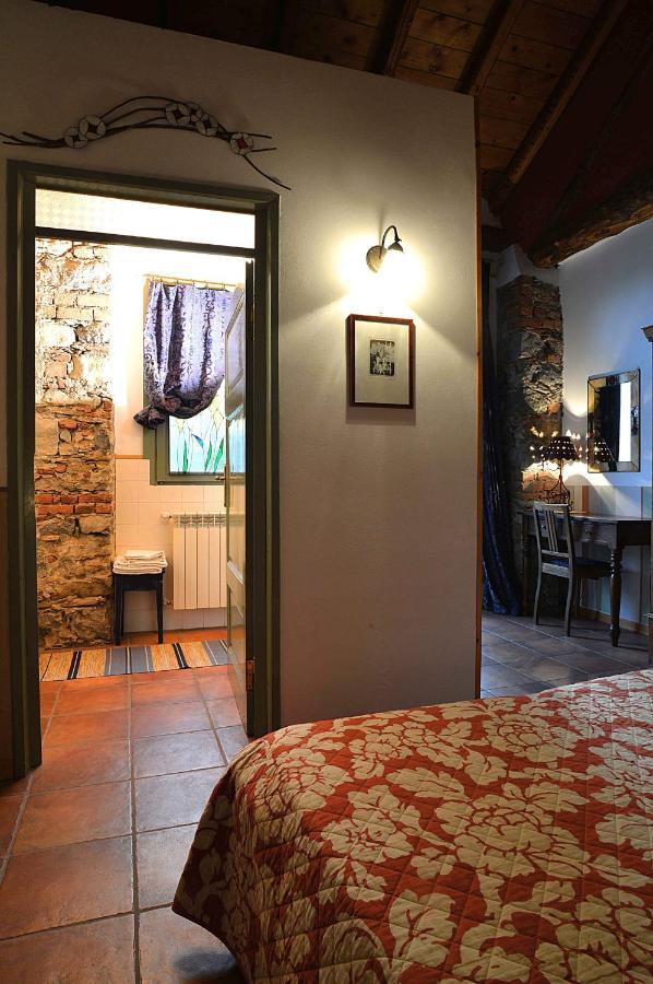 Bed and Breakfast Il Cortile - Casa D'Artista Casalzuigno Exterior foto