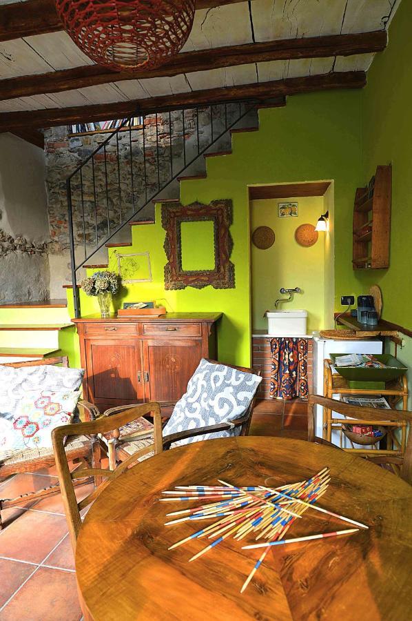 Bed and Breakfast Il Cortile - Casa D'Artista Casalzuigno Exterior foto