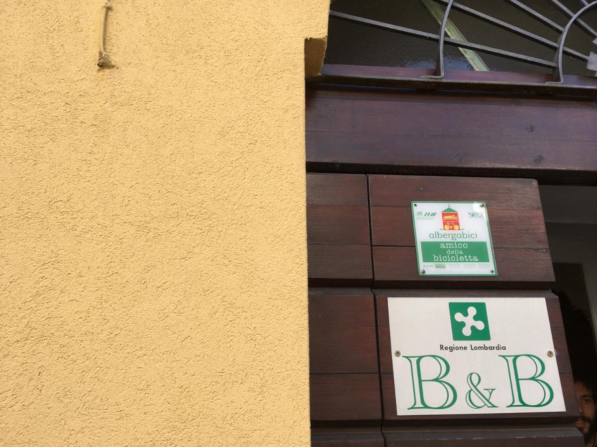 Bed and Breakfast Il Cortile - Casa D'Artista Casalzuigno Exterior foto